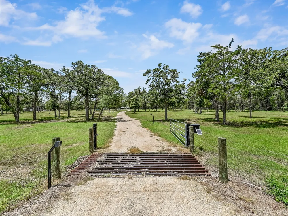 226 Stolle Lane Flatonia, TX 78941