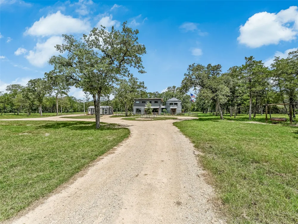 226 Stolle Lane Flatonia, TX 78941