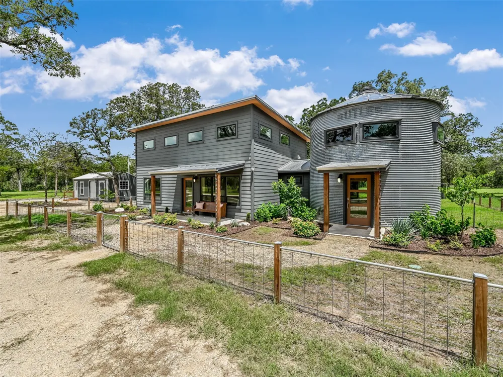 226 Stolle Lane Flatonia, TX 78941
