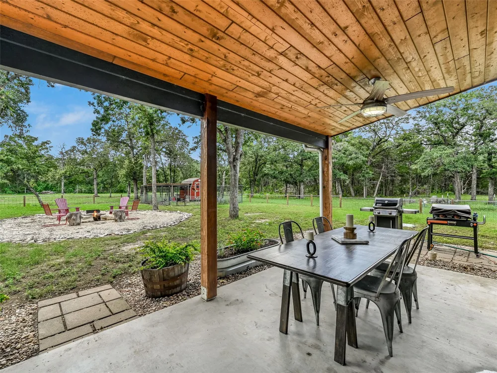 226 Stolle Lane Flatonia, TX 78941