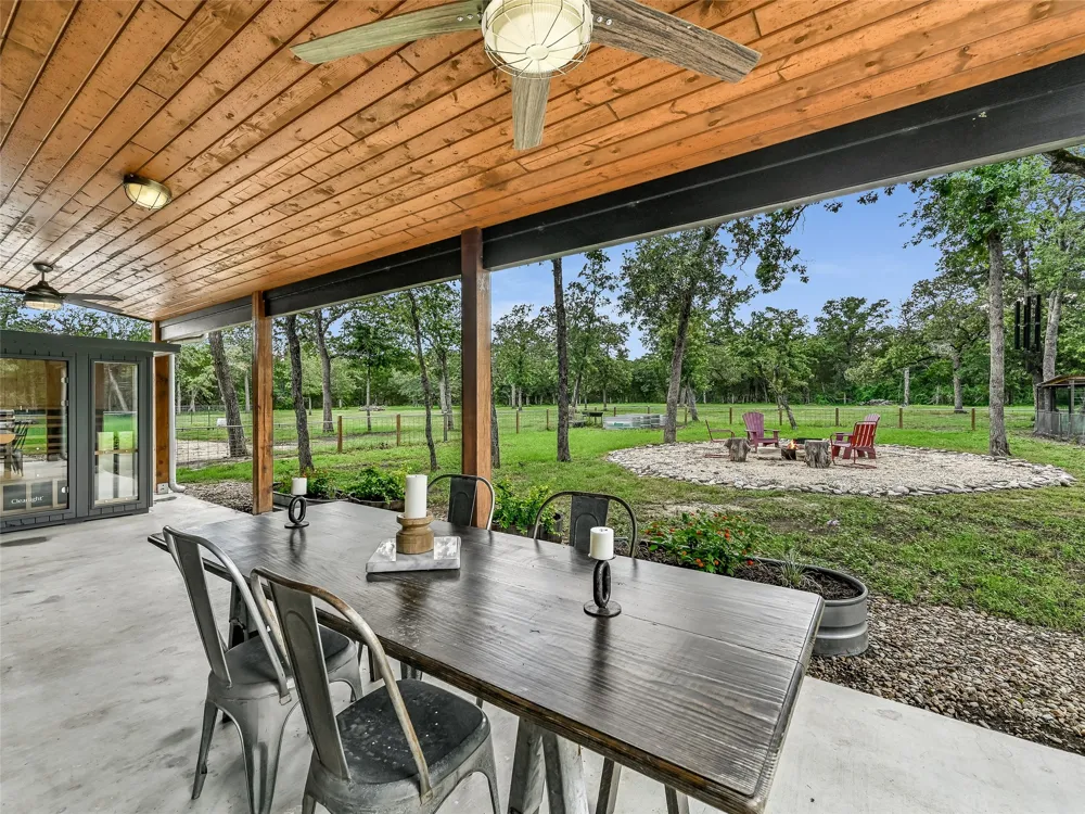 226 Stolle Lane Flatonia, TX 78941
