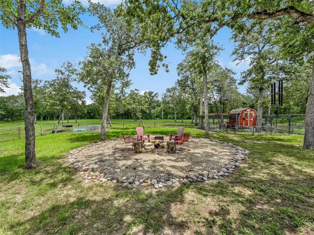 226 Stolle Lane Flatonia, TX 78941