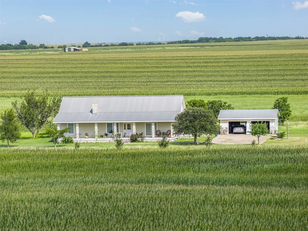 18108 Werchan Lane Coupland, TX 78615