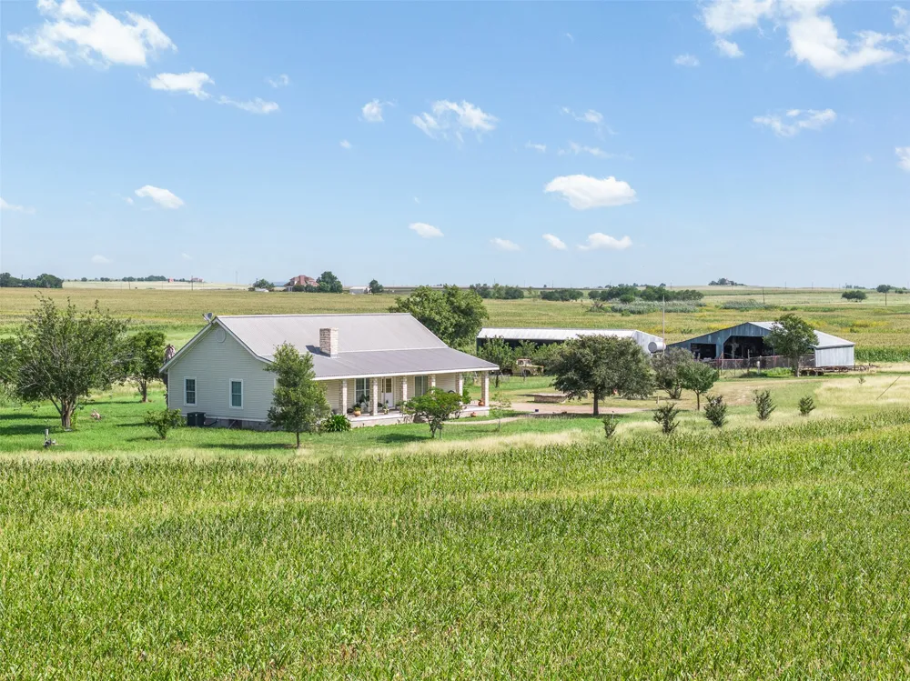 18108 Werchan Lane Coupland, TX 78615