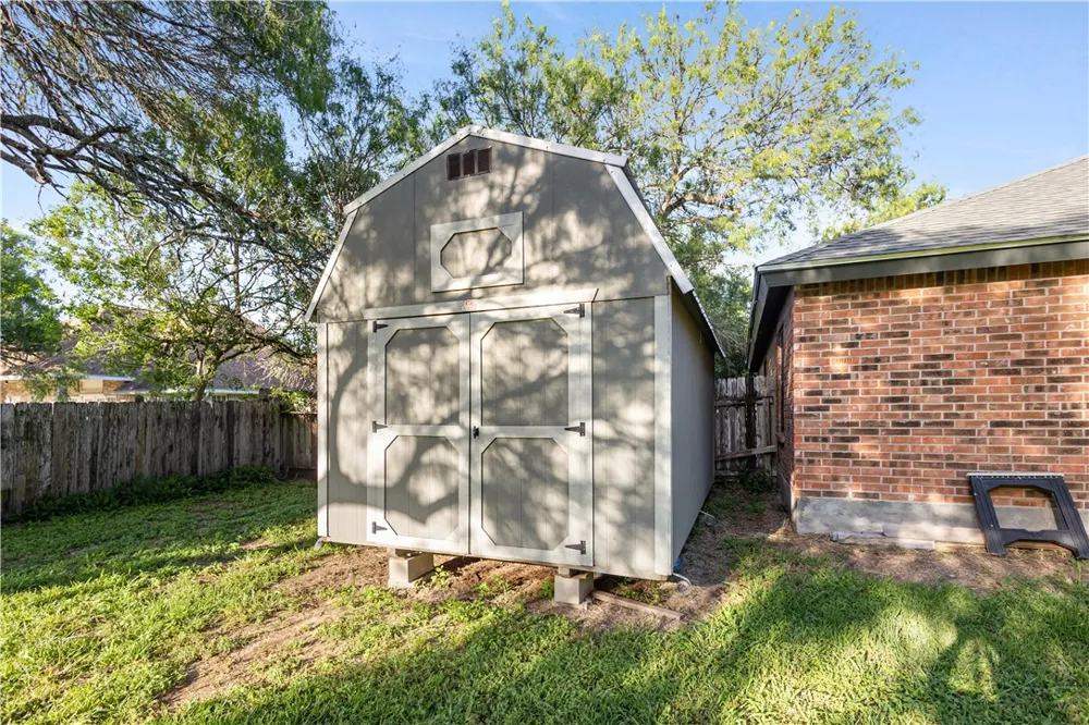 341 Brenda Kingsville, TX 78363