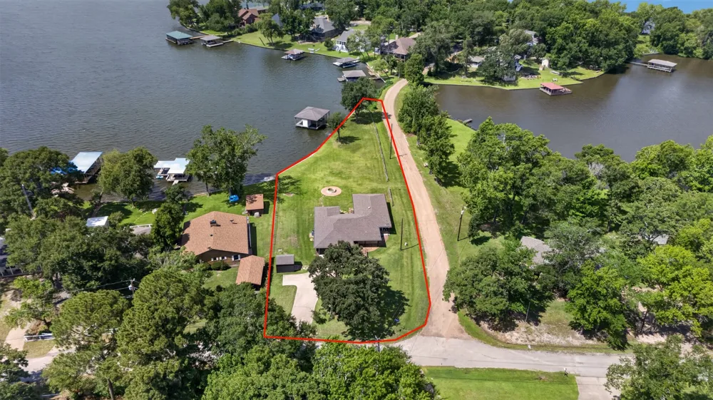 1075 Callender Lake Drive Murchison, TX 75778