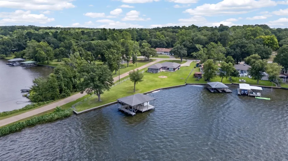 1075 Callender Lake Drive Murchison, TX 75778