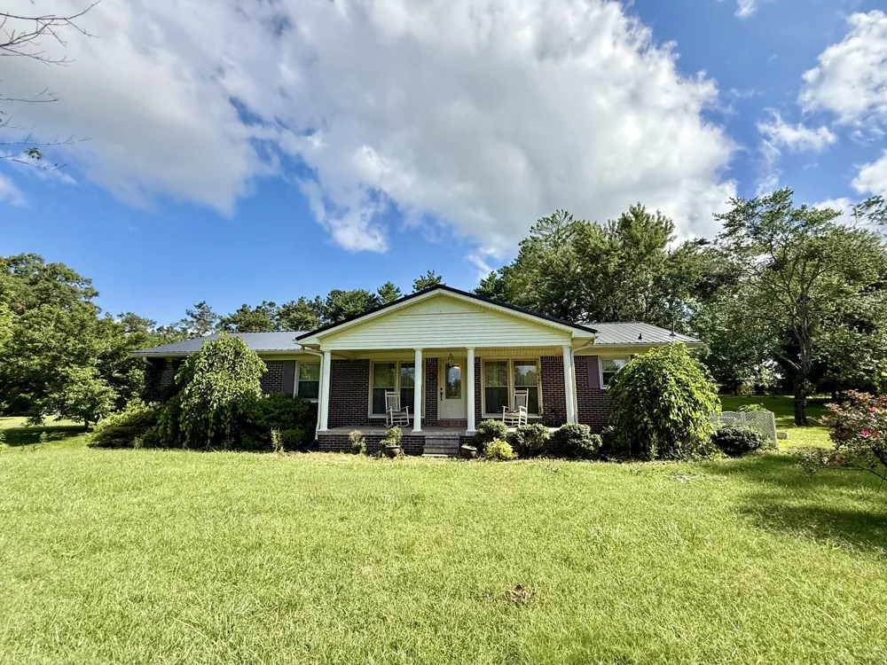 301 W College St Summertown, TN 38483