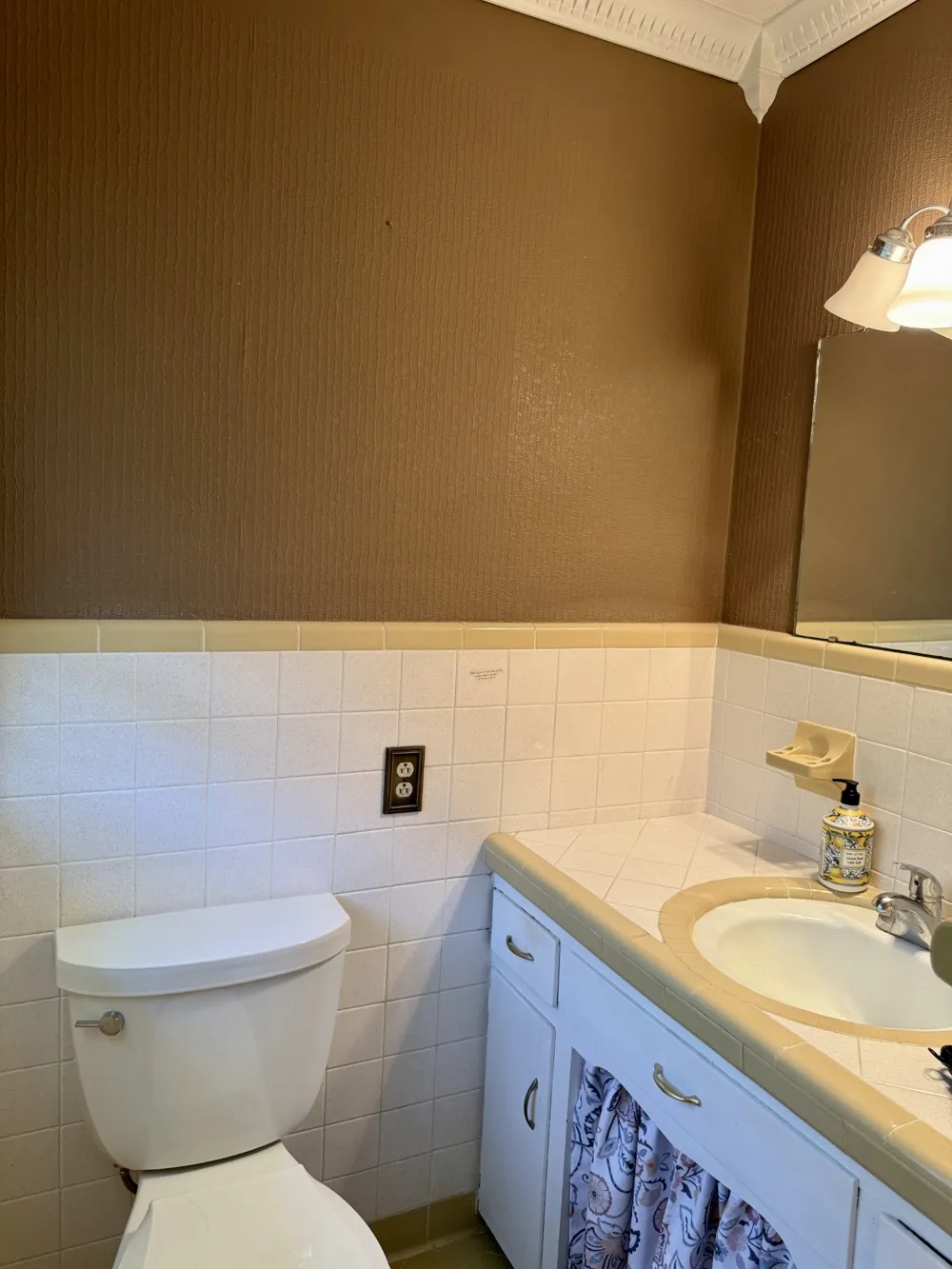 301 W College St Summertown, TN 38483