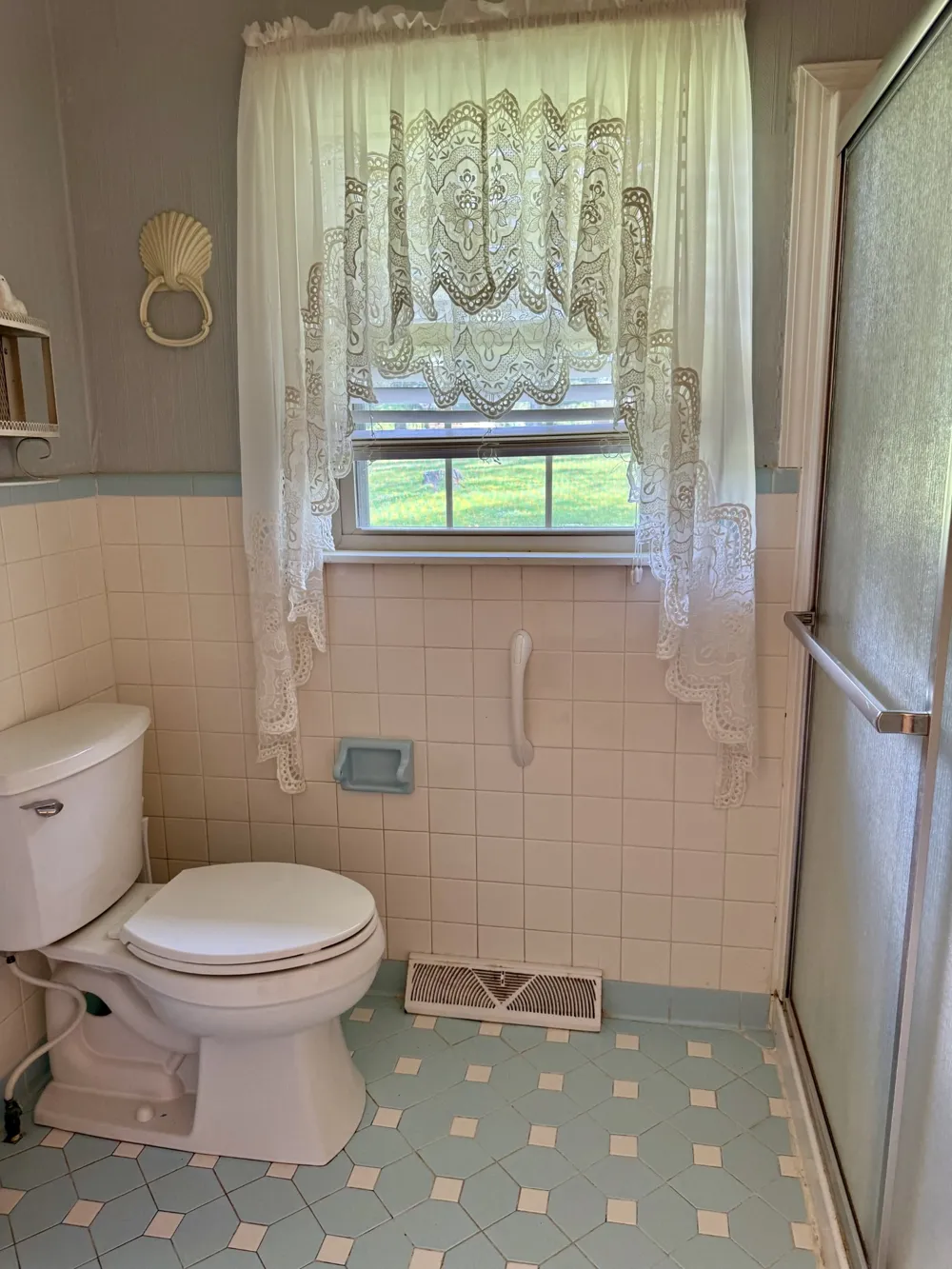 301 W College St Summertown, TN 38483