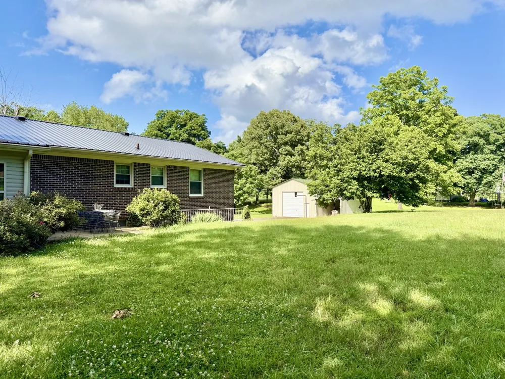 301 W College St Summertown, TN 38483