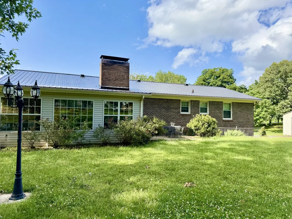 301 W College St Summertown, TN 38483