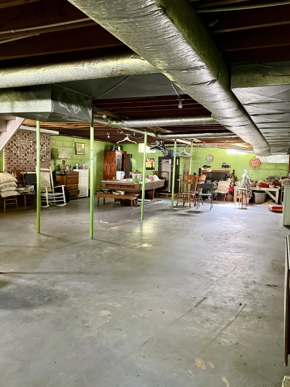 301 W College St Summertown, TN 38483