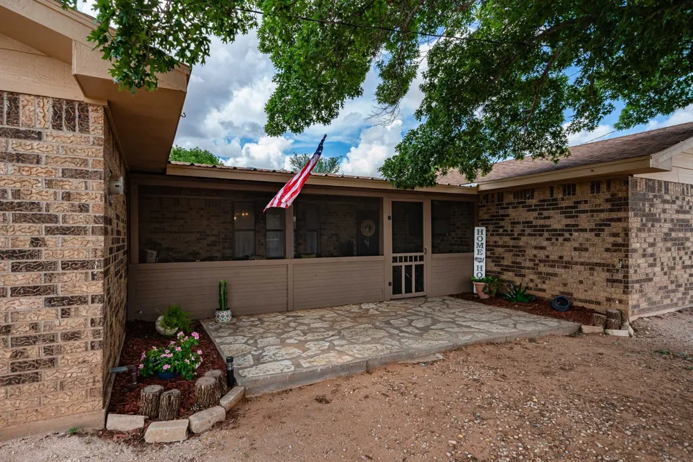 616 W Main Street Bronte, TX 76933