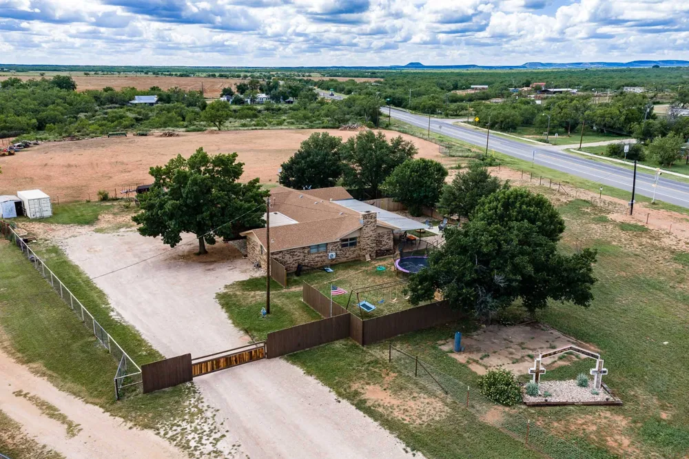 616 W Main Street Bronte, TX 76933