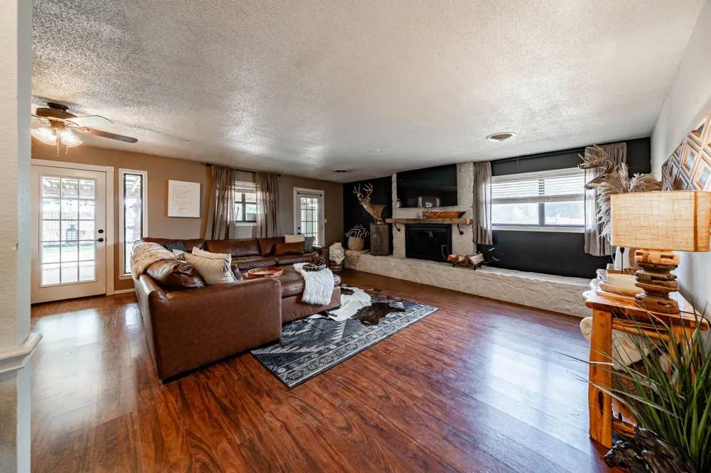 616 W Main Street Bronte, TX 76933