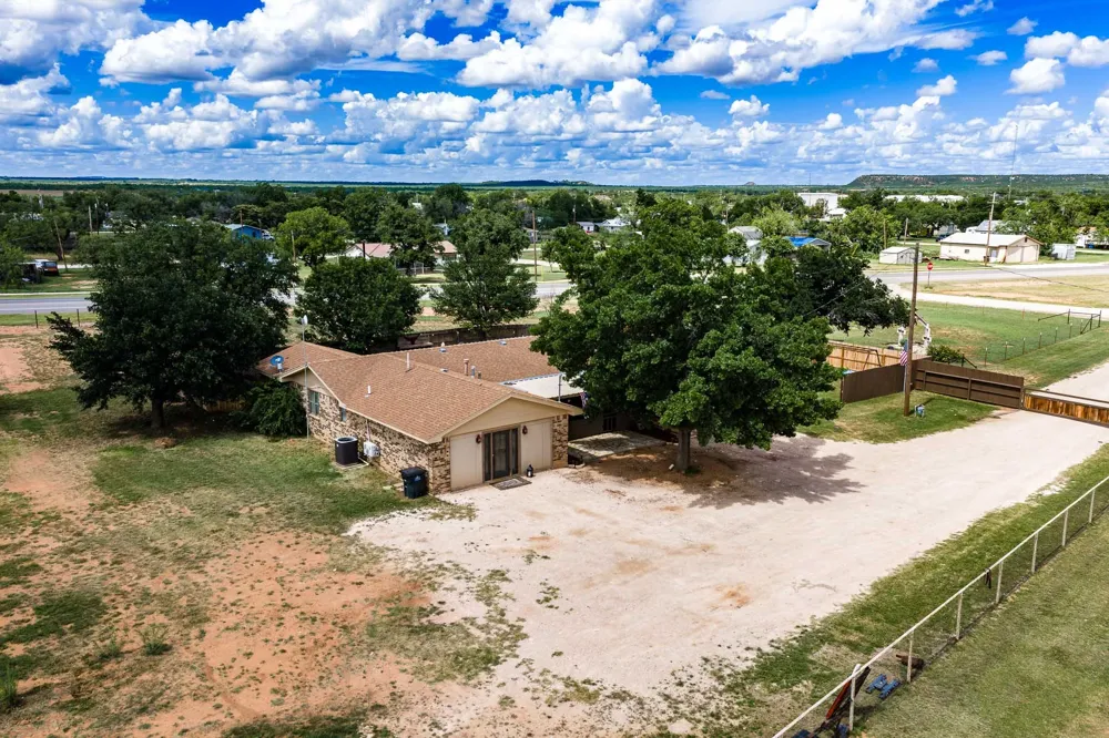 616 W Main Street Bronte, TX 76933