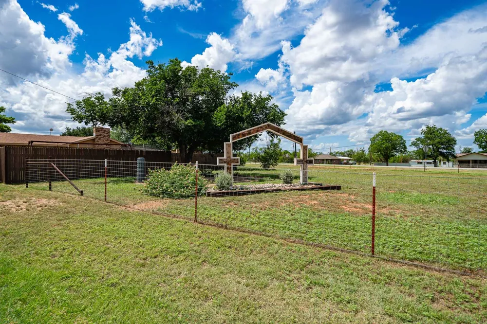 616 W Main Street Bronte, TX 76933