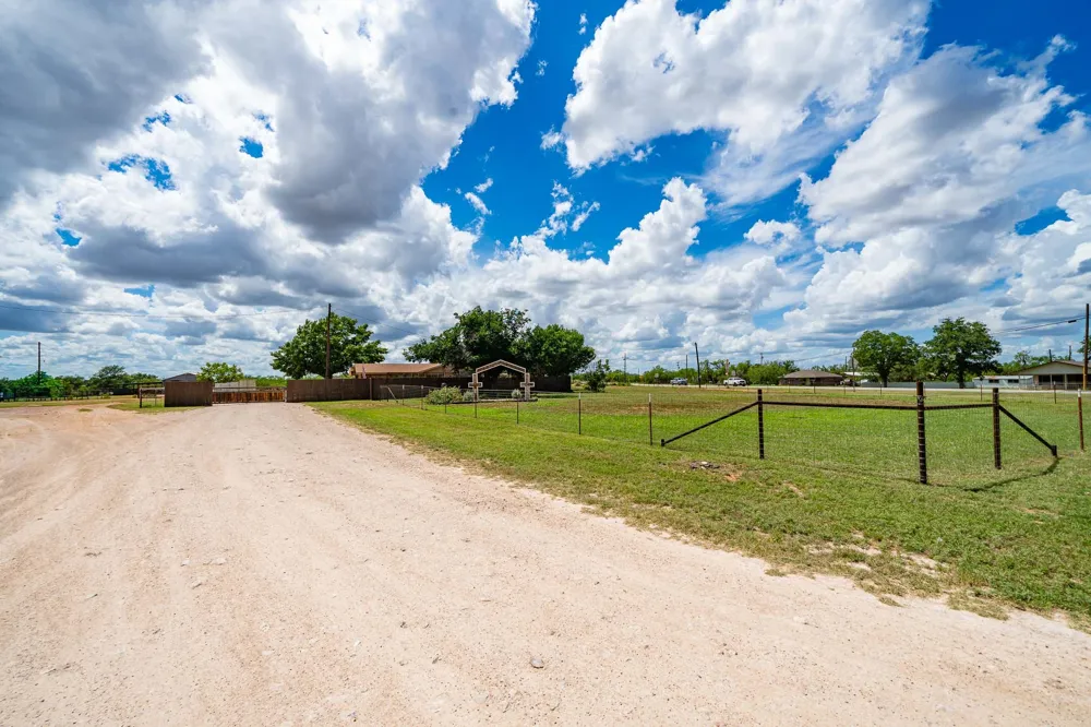 616 W Main Street Bronte, TX 76933