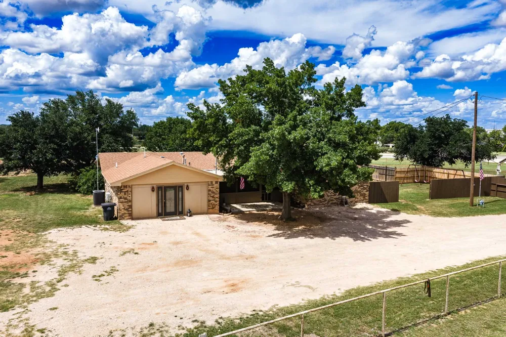 616 W Main Street Bronte, TX 76933