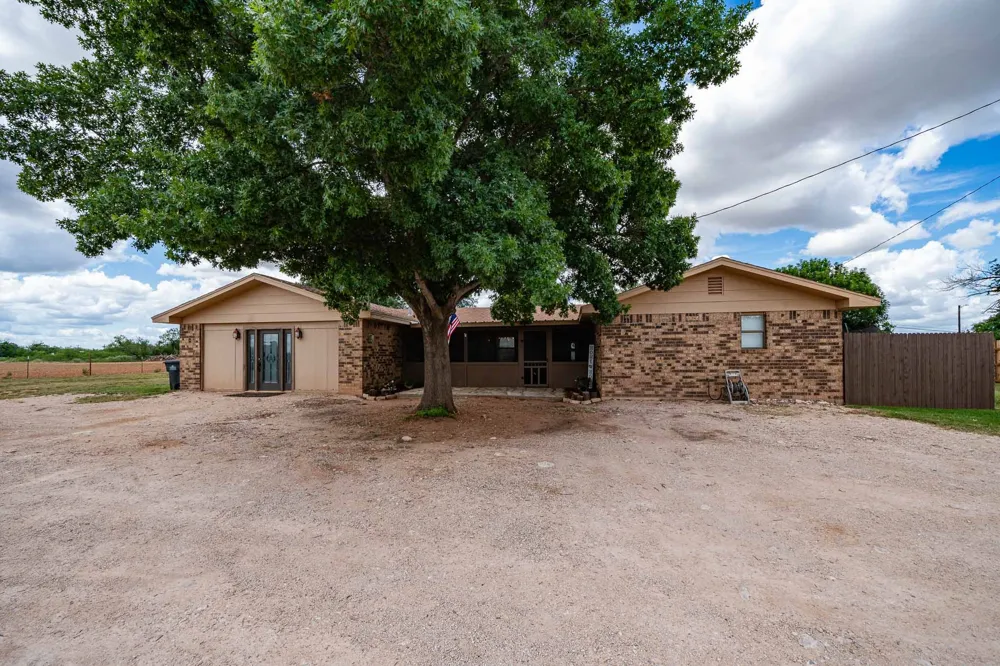 616 W Main Street Bronte, TX 76933