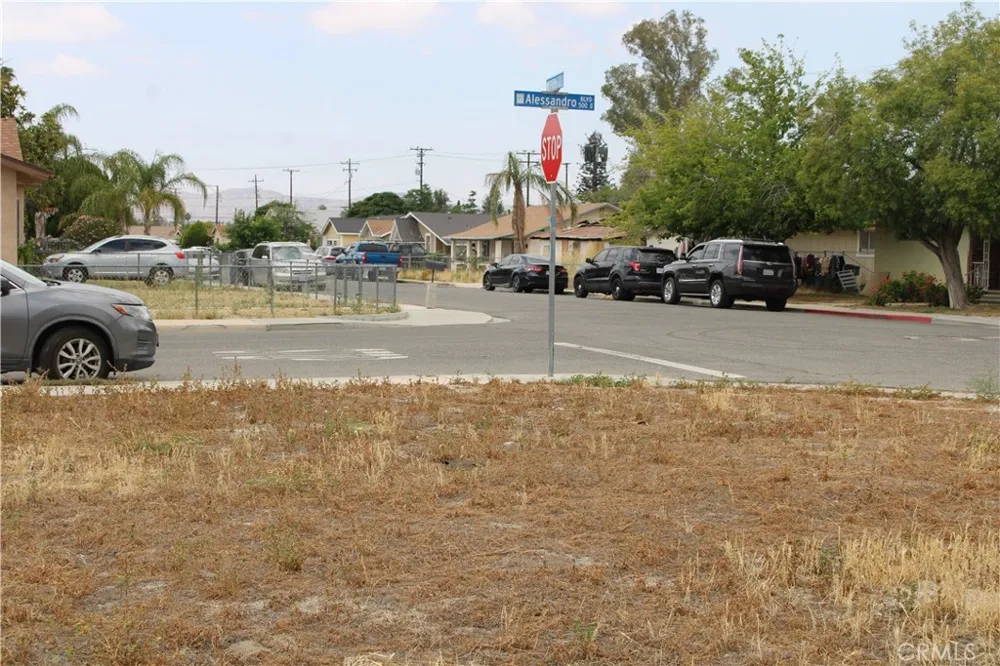 8 S Alessandro Avenue San Jacinto, CA 92583