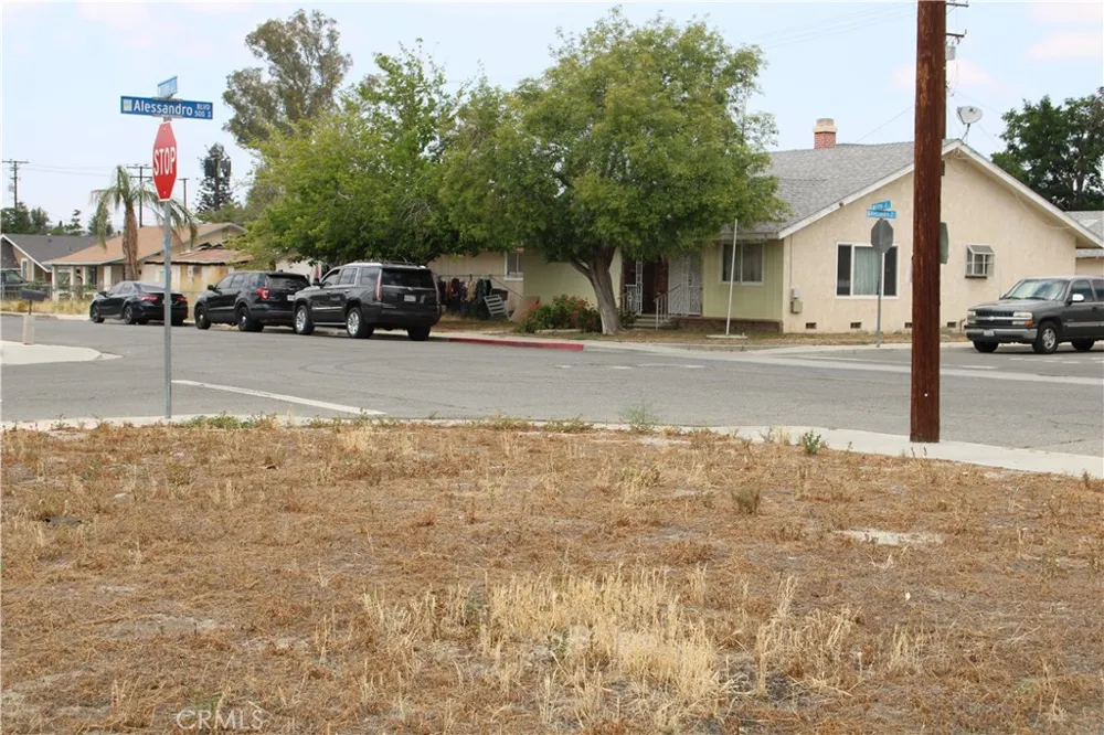 8 S Alessandro Avenue San Jacinto, CA 92583