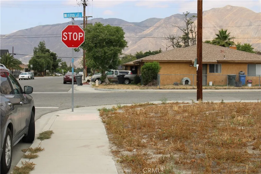 8 S Alessandro Avenue San Jacinto, CA 92583
