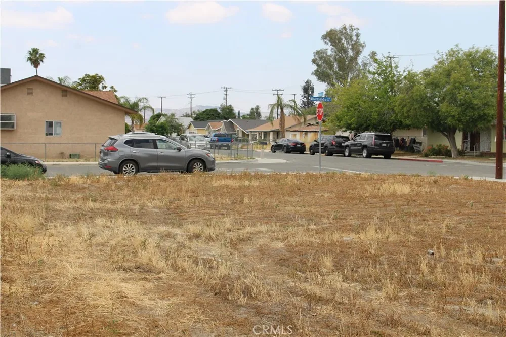 8 S Alessandro Avenue San Jacinto, CA 92583