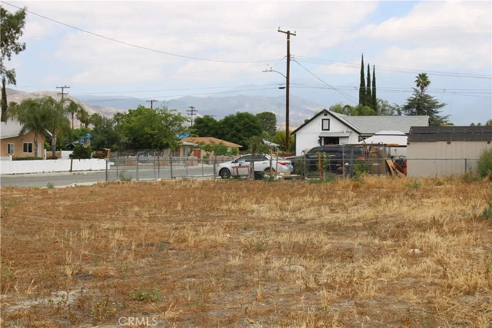 8 S Alessandro Avenue San Jacinto, CA 92583