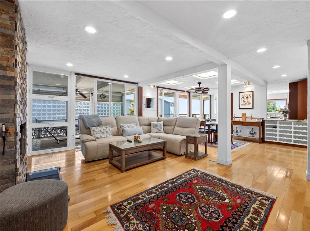 1080 Noria Laguna Beach, CA 92651