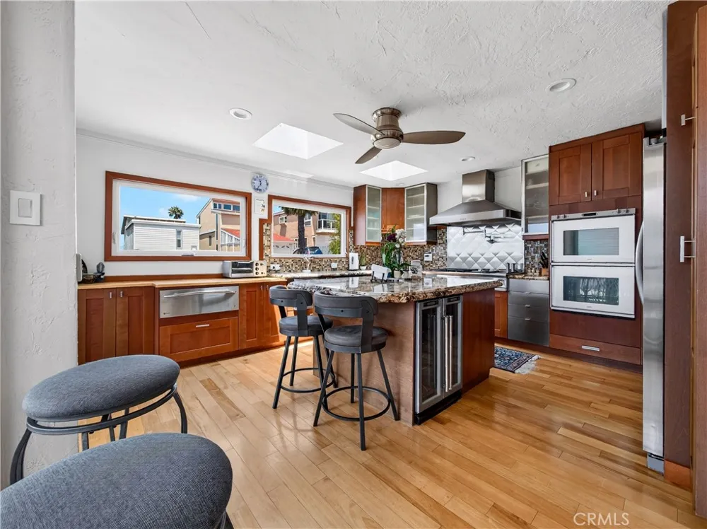 1080 Noria Laguna Beach, CA 92651
