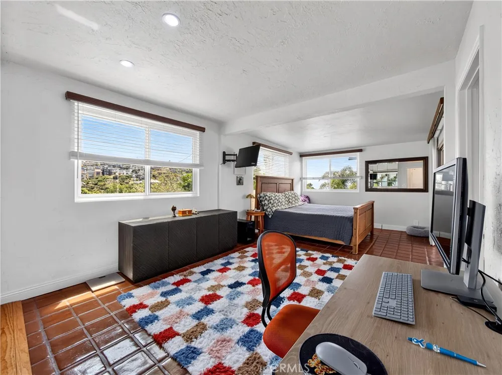 1080 Noria Laguna Beach, CA 92651