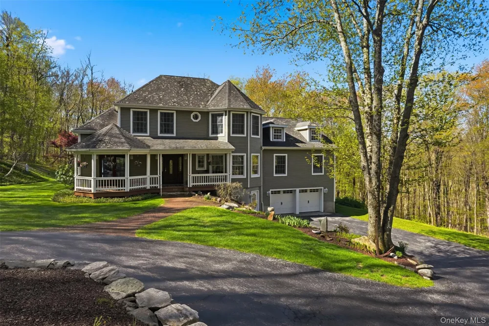 17 Skyview Lane Mahopac, NY 10541