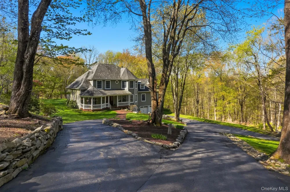 17 Skyview Lane Mahopac, NY 10541