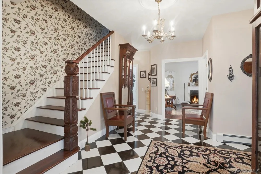 17 Skyview Lane Mahopac, NY 10541