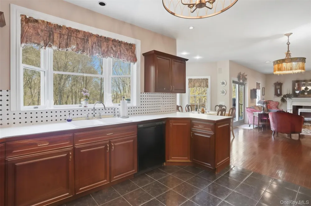 17 Skyview Lane Mahopac, NY 10541