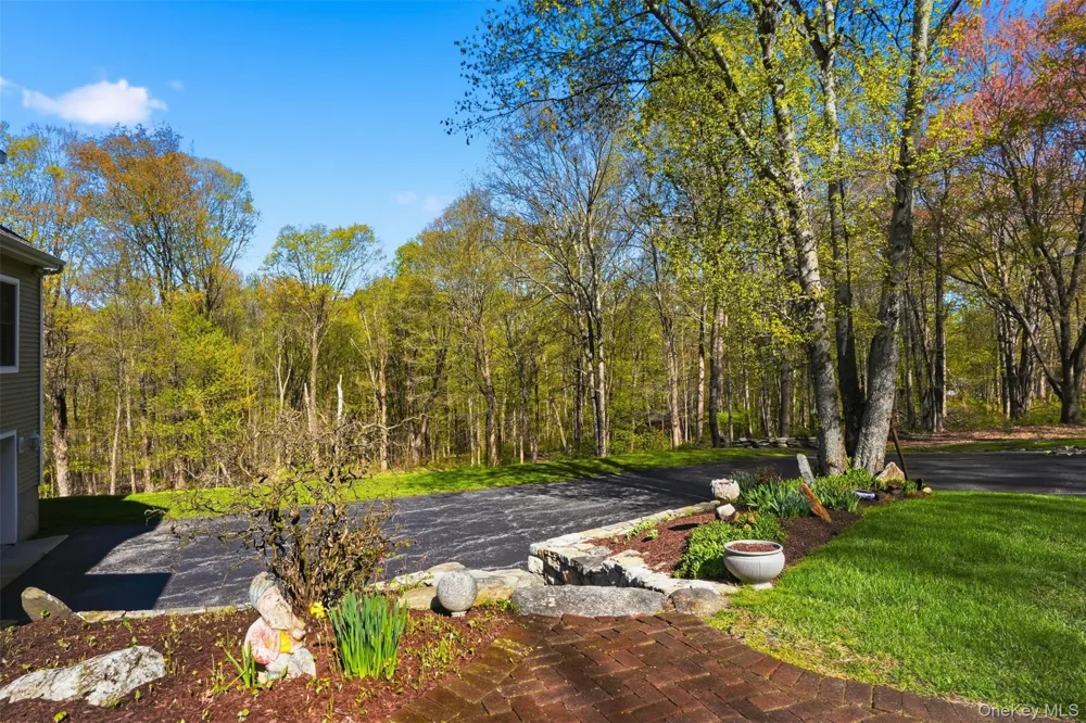 17 Skyview Lane Mahopac, NY 10541
