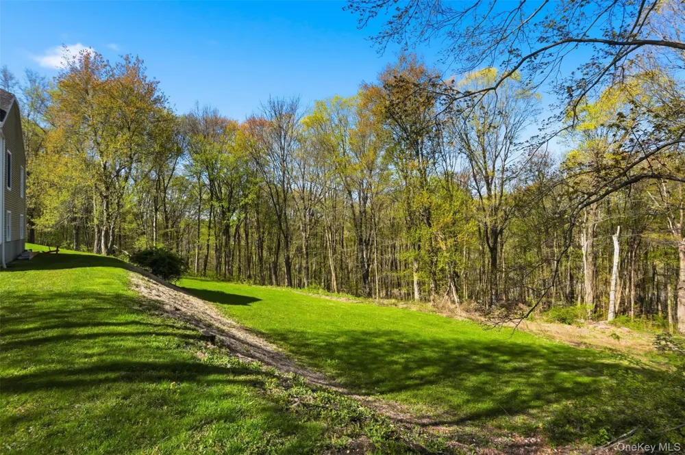 17 Skyview Lane Mahopac, NY 10541