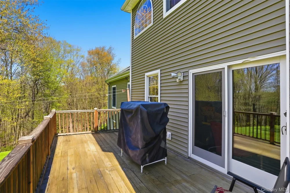 17 Skyview Lane Mahopac, NY 10541