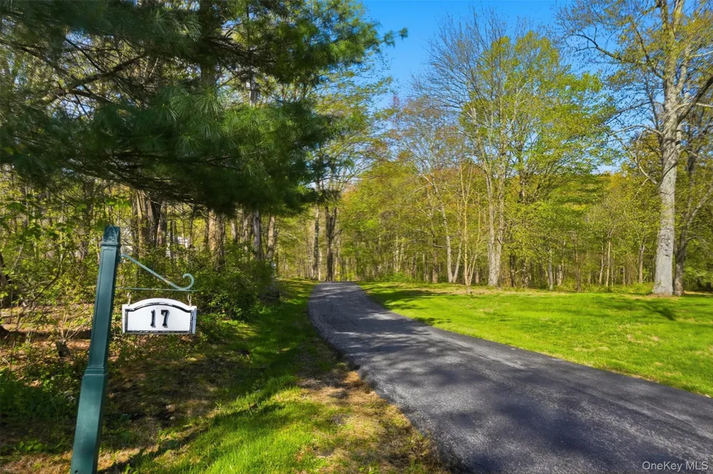 17 Skyview Lane Mahopac, NY 10541