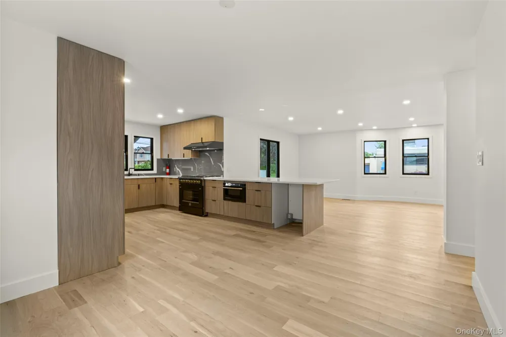 29 Garfield Place Roslyn Heights, NY 11577