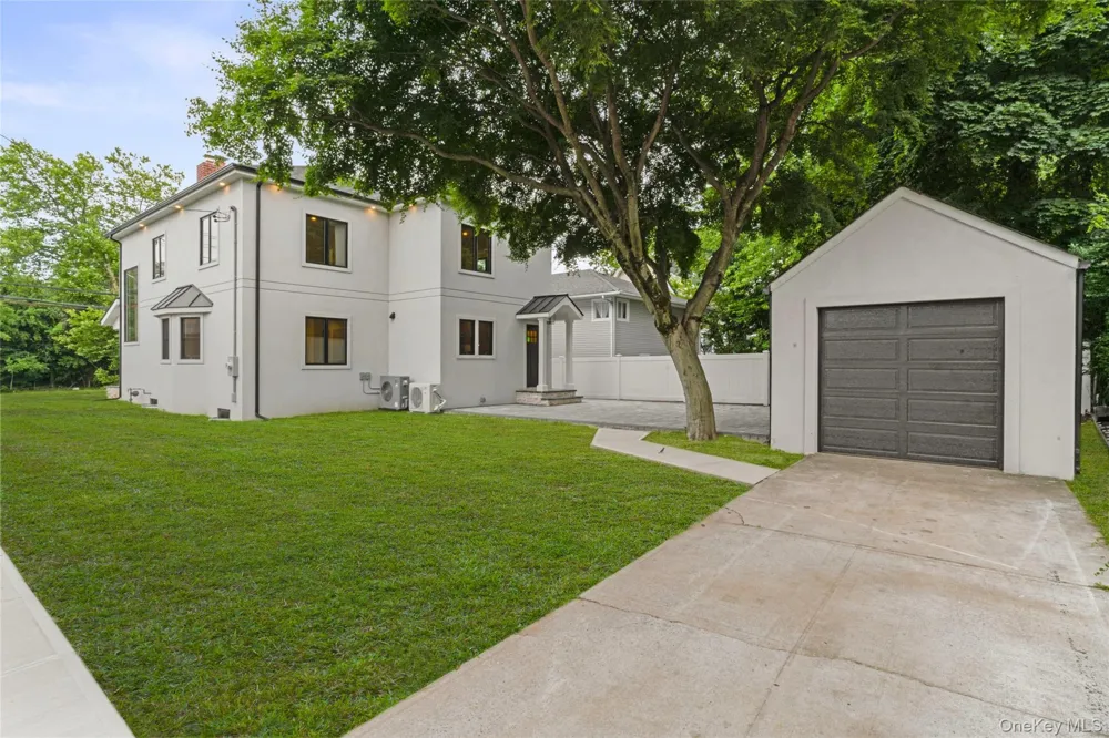 29 Garfield Place Roslyn Heights, NY 11577