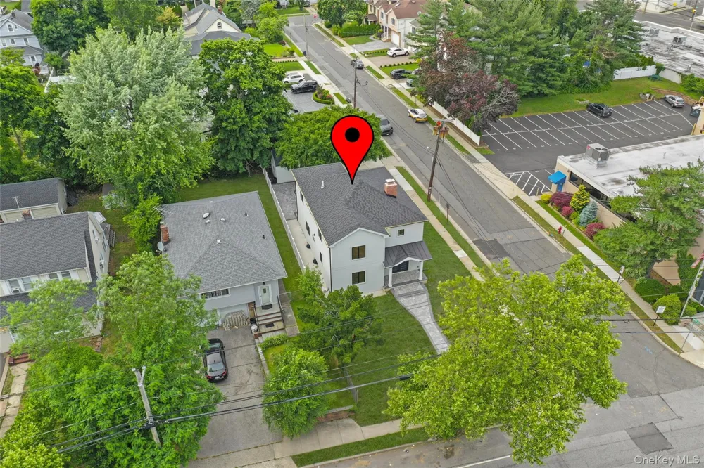 29 Garfield Place Roslyn Heights, NY 11577