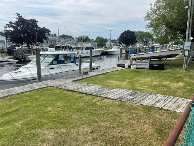 Boat Berth Riviera Drive E Lindenhurst, NY 11757