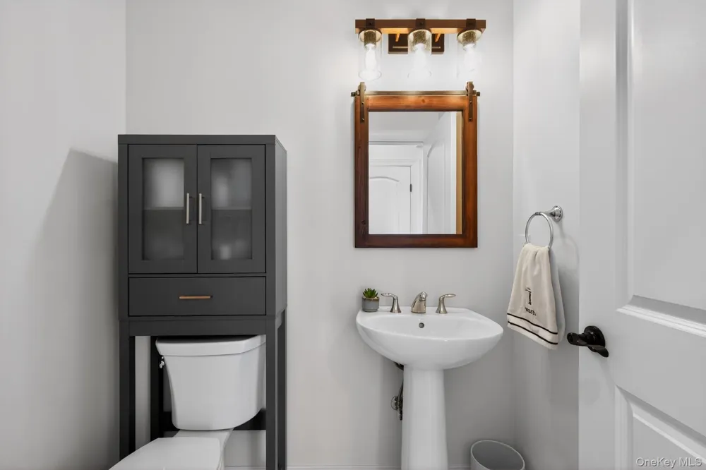 104 Ari Lane Center Moriches, NY 11934
