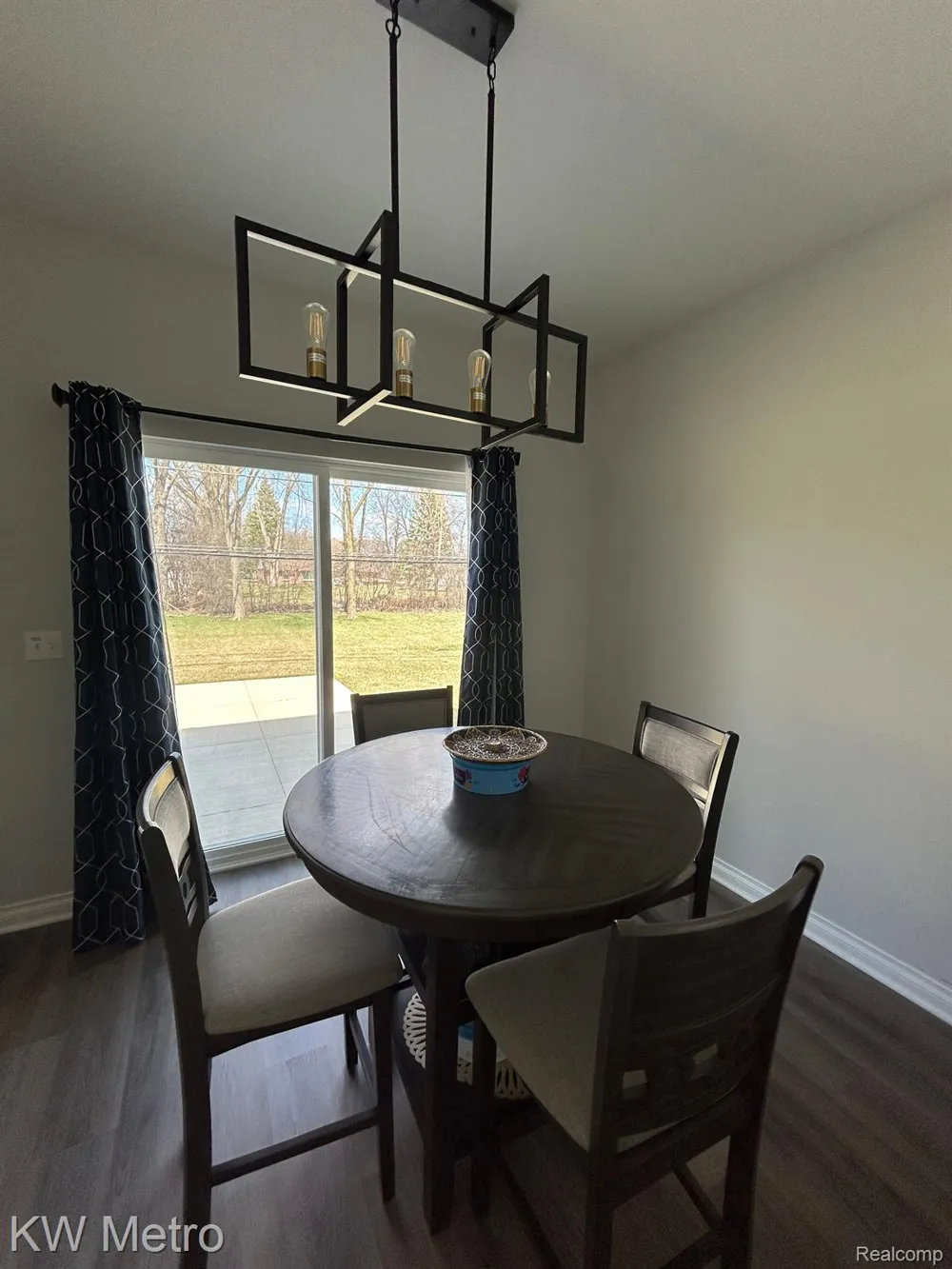 2323 E MAPLE ROAD Troy City, MI 48083