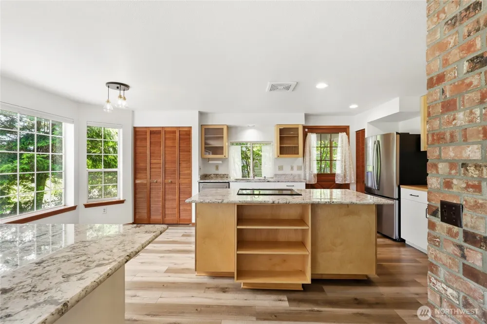 400 E Old Ranch Road Allyn, WA 98524