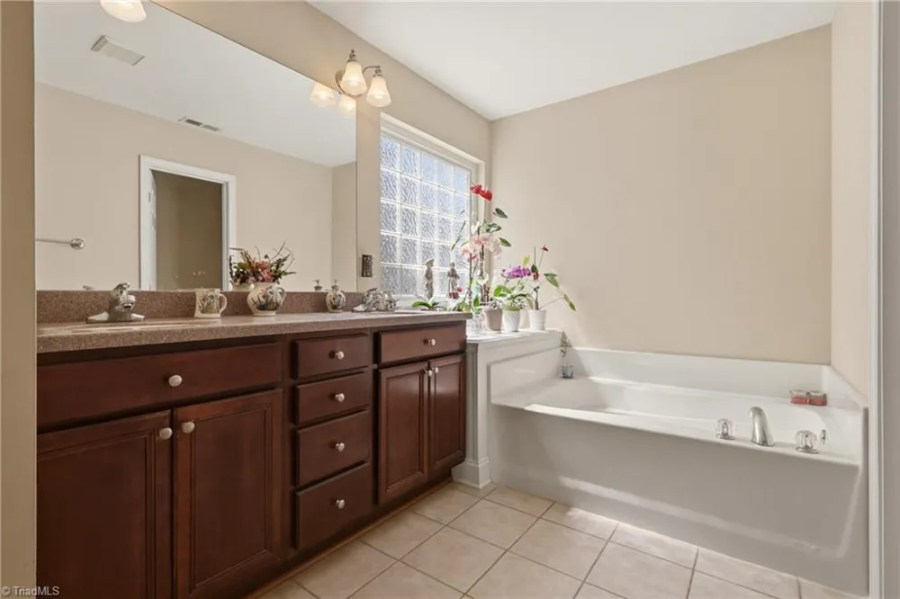 6650 Springfield Village Lane Clemmons, NC 27012