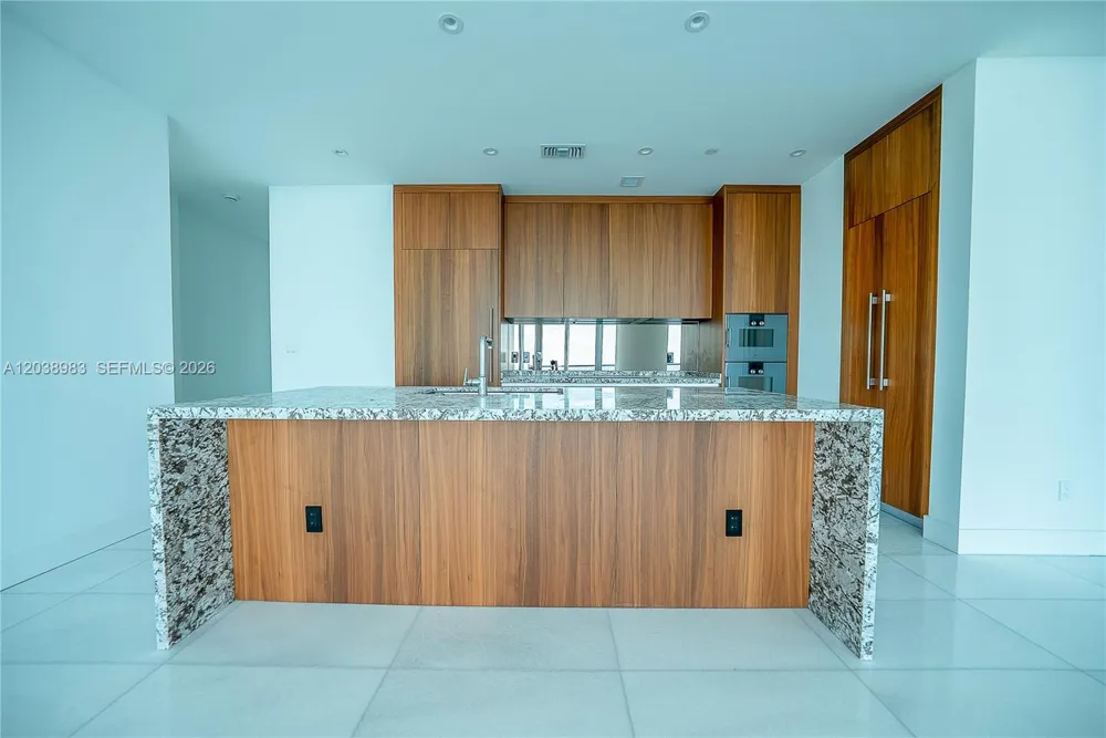 175 SE 25th Rd #2703 Miami, FL 33129